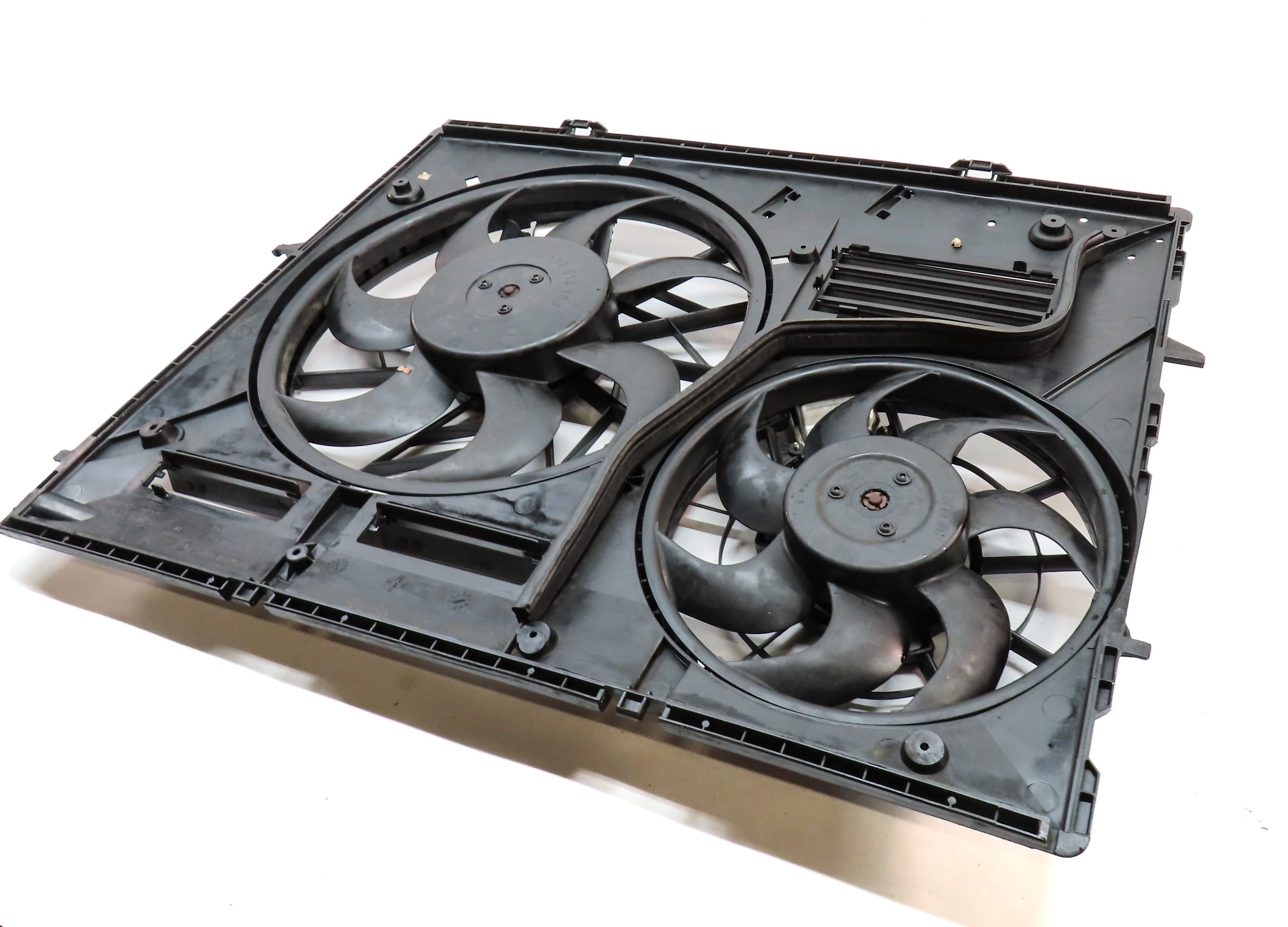 2011-2015 AUDI Q7 (4L) 3.0L ENGINE RADIATOR COOLING FAN ASSEMBLY w/ SHROUD — exact item pictured